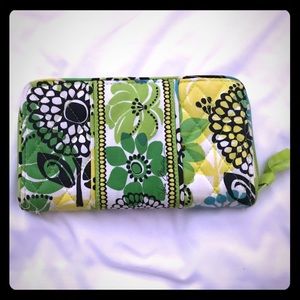 Vera Bradley zip around wallet